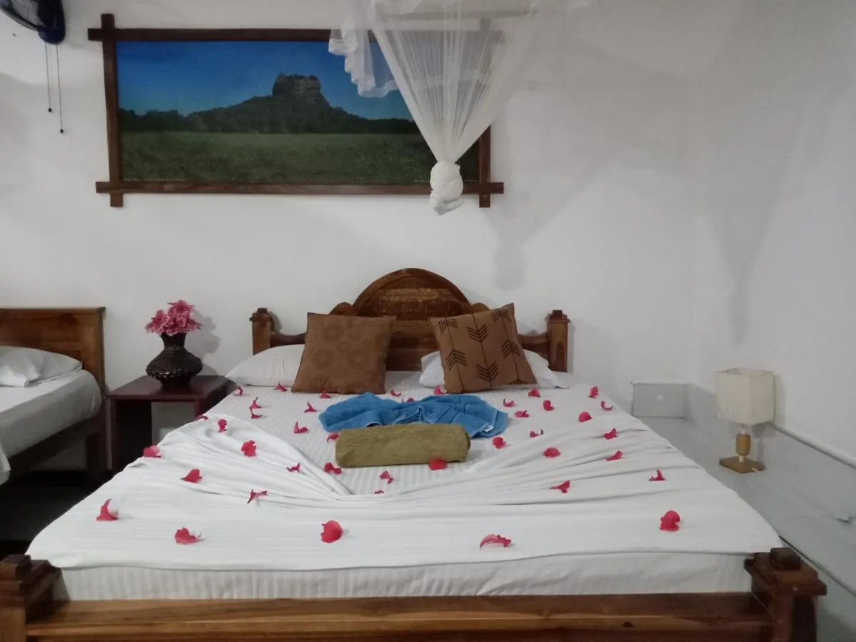 Lahiru Home Stay Sigiriya 0*,